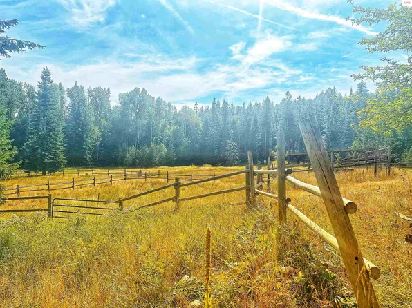 221 Maplewood Ln, Cocolalla, ID 83813