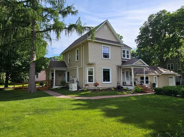 1022 3rd St, Brookings, SD 57006