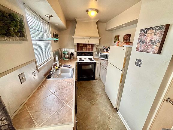 5th image of 2100 College Dr APT 120