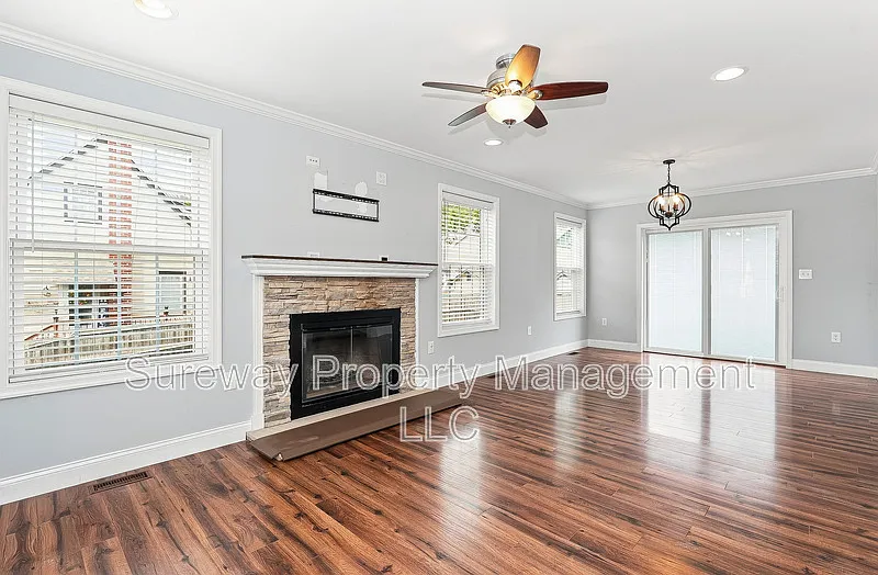 3 bed, 2.5 bath, 2000 sqft, $4,250 — Photo 4
