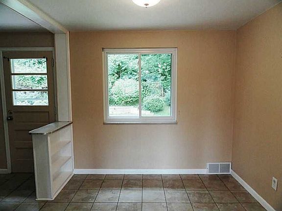 5th image of 13690 Saint Clair Dr