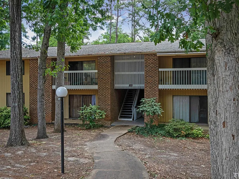 1208 Schaub Dr #I — Photo 11