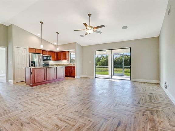 5th image of 3824 NE 9th Pl