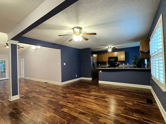 3rd image of 820 Sailview Rd