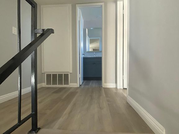 2nd image of 834 Coronado Ave #1
