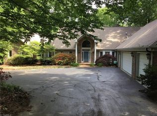 1220 Westridge Rd, Greensboro, NC 27410