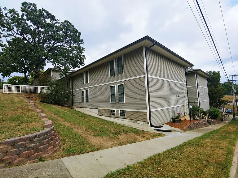 Barton Oaks Apartments — Photo 11