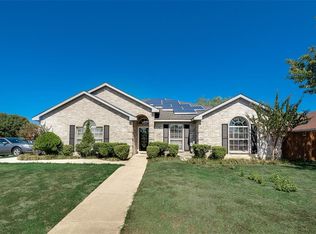 452 Asbury Dr, Saginaw, TX 76179