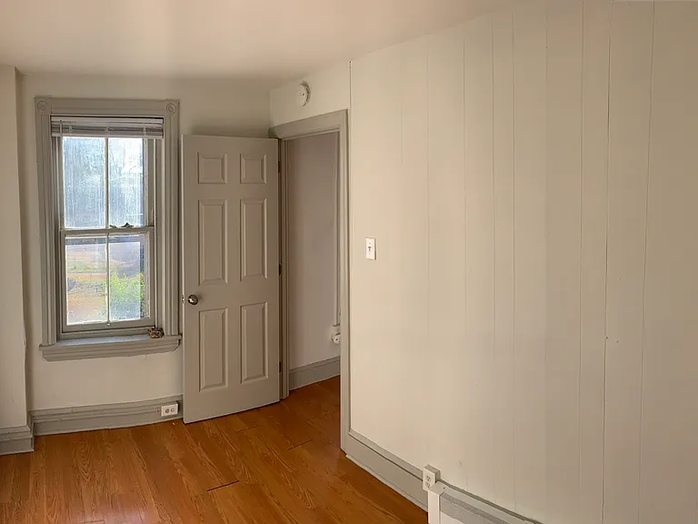 172 N Charlotte St — Photo 15