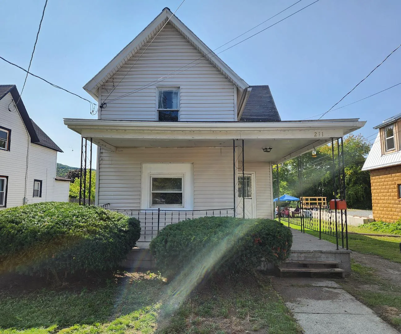 209 East Avenue — Photo 1