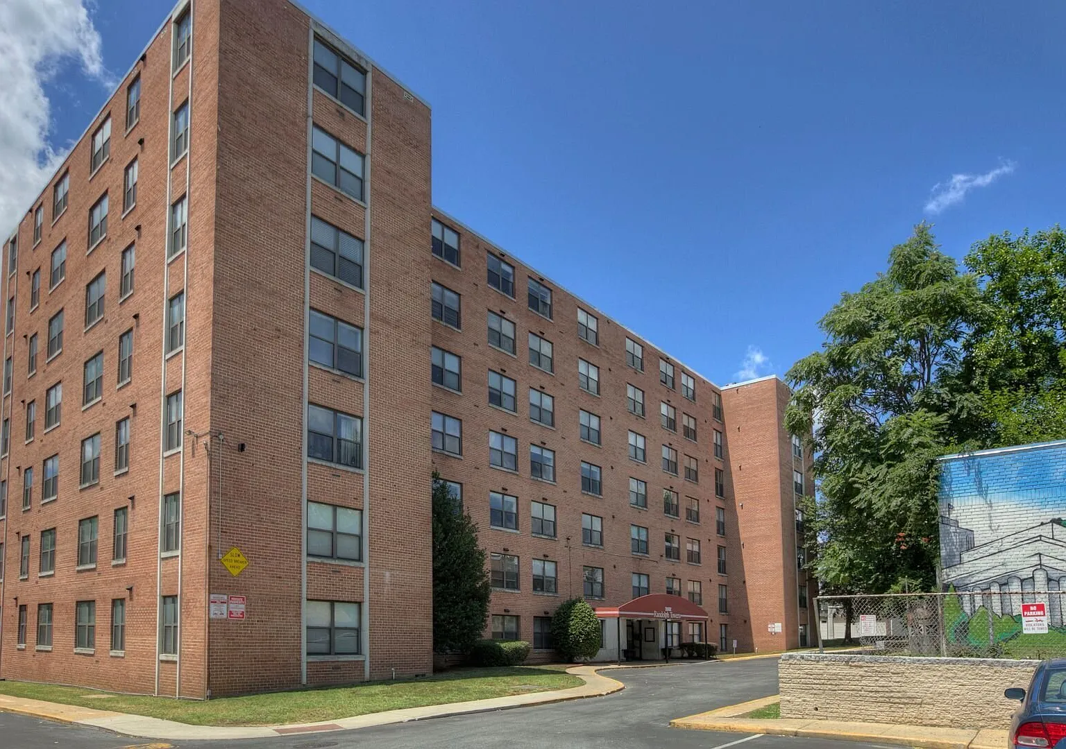 Perfect Petworth Pad with Parking! — Photo 2