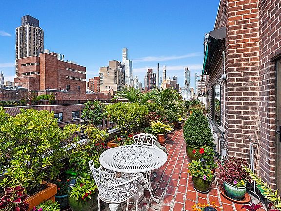 3rd image of 425 E 63rd St Unit Penthouse
