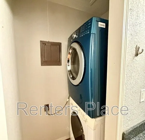 1207 S Quaker Ave #203 — Photo 11