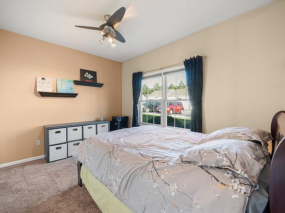 4th image of 922 W Trailcreek Dr #922