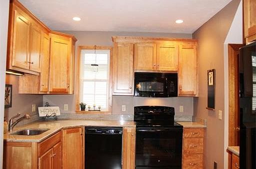 5th image of 44 Robertson Dr