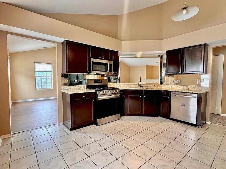 2905 Stonewater Dr #2905 — Photo 9