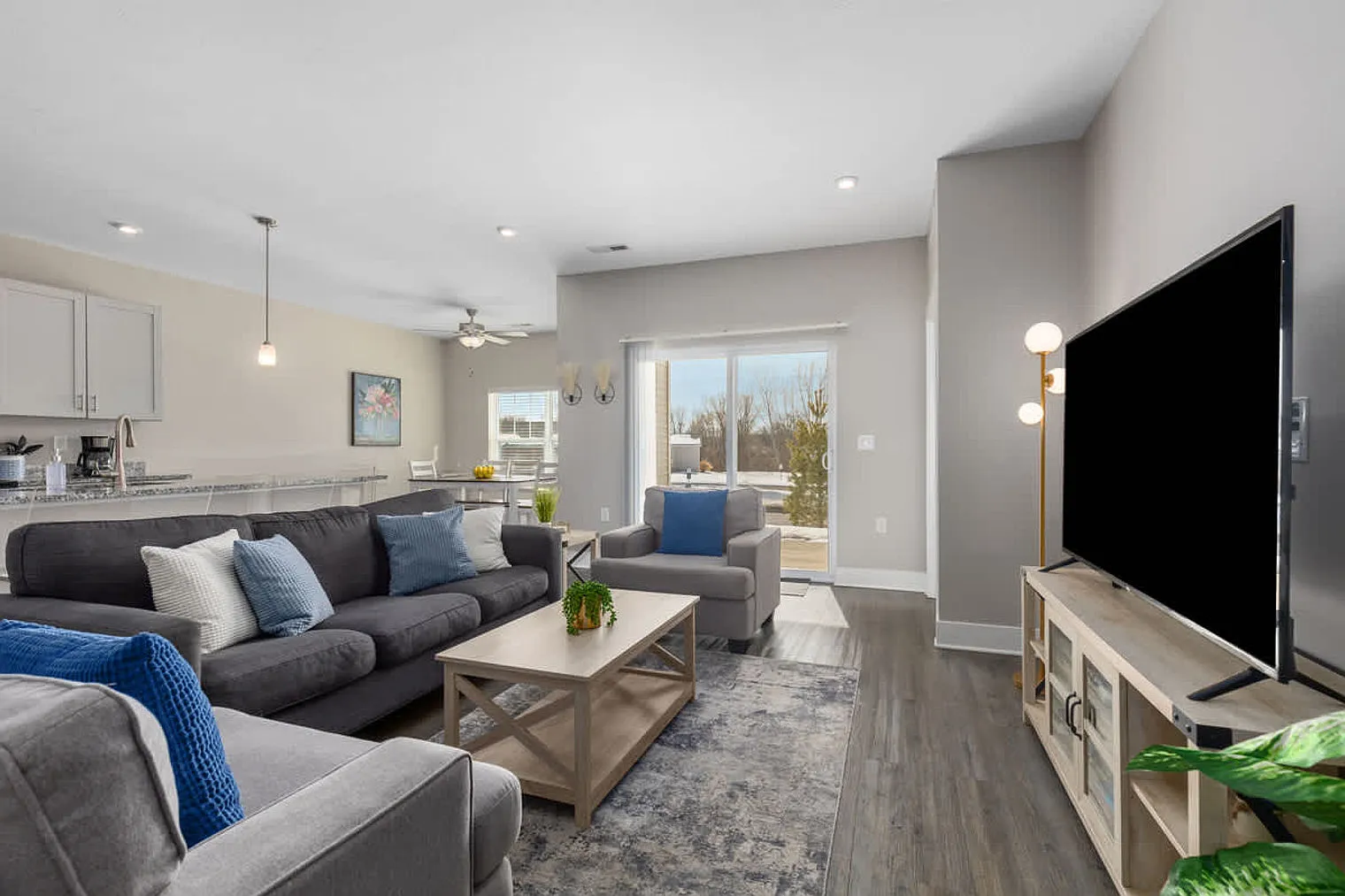 2 bed, 2.0 bath, 1345 sqft, $1,701 — Photo 3