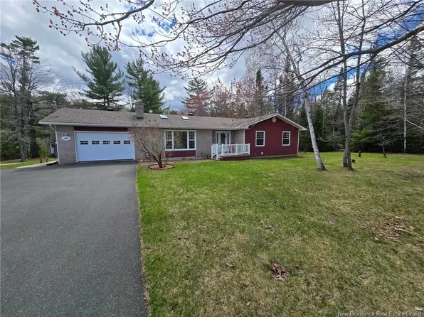 48 Milton Brae St, Bathurst, NB E2A 4Y8