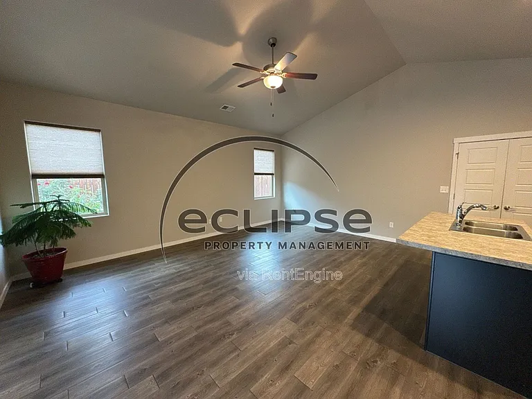 2921 Magnolia Ave — Photo 27