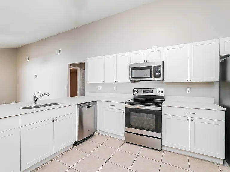 1352 Foxboro Dr — Photo 8
