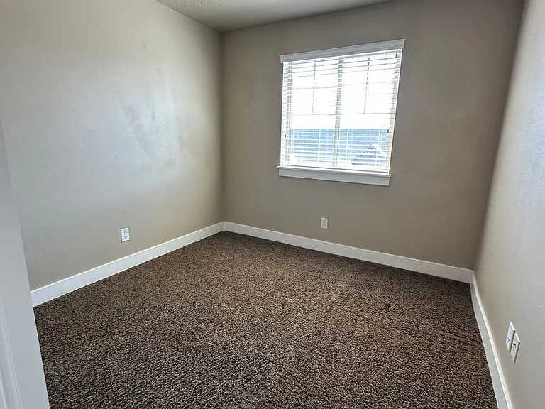 1003 N Independence Ave — Photo 2