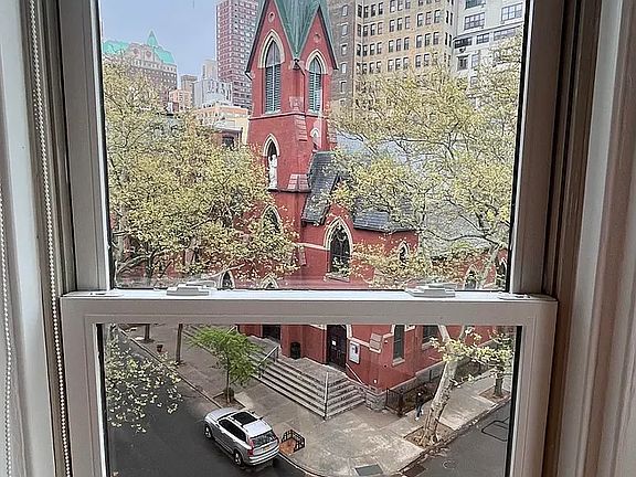 2nd image of 20 Sidney Pl APT 4B