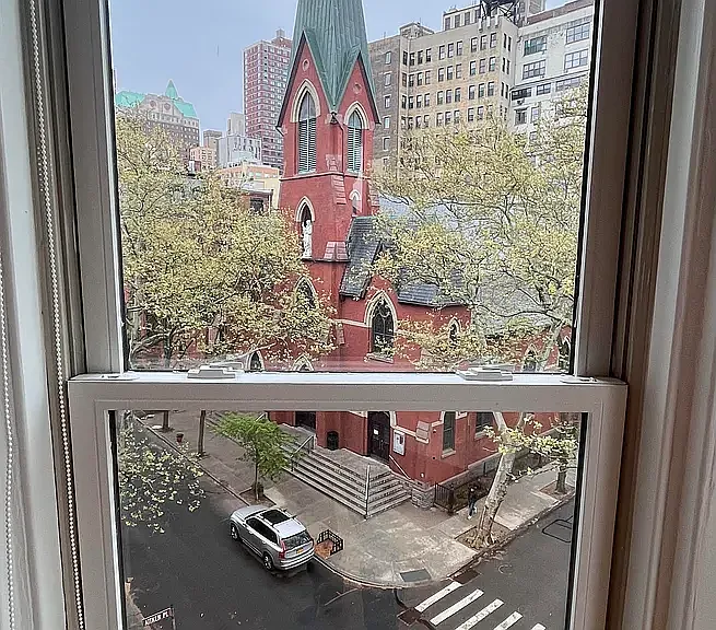 20 Sidney Pl #4B — Photo 2