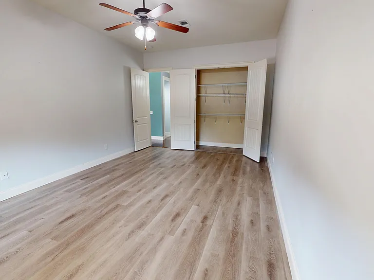 415 Melison Dr — Photo 16