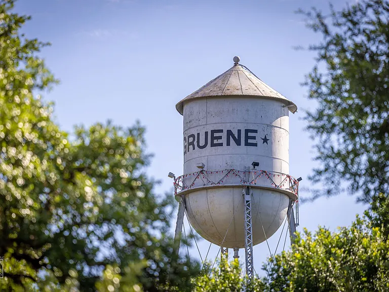 2052 Gruene Rd — Photo 38