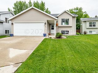 1222 32nd Street Cir S, Moorhead, MN 56560