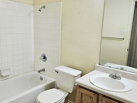 5th image of 1303 Fox Creek Dr