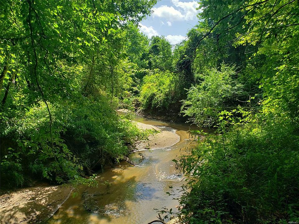1st image of 835 Creek Cir