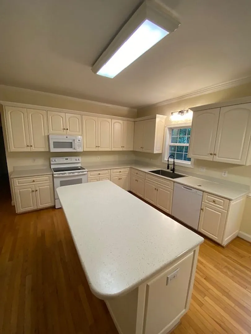 5 BR/3 Bath in Willow Pointe (Lake Carolina) — Photo 3
