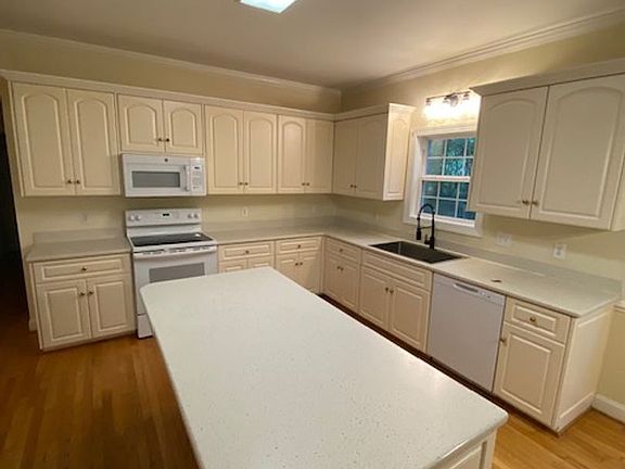 3rd image of 506 Eagle Pointe Dr
