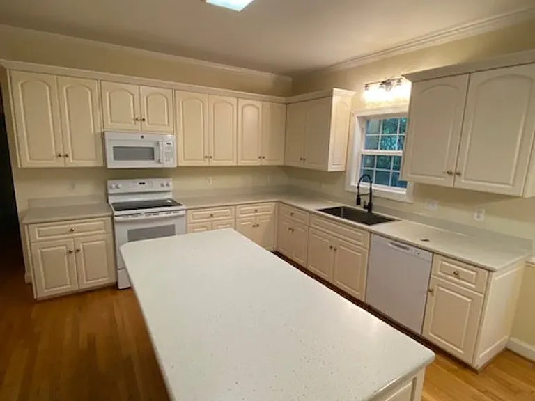 506 Eagle Pointe Dr — Photo 3