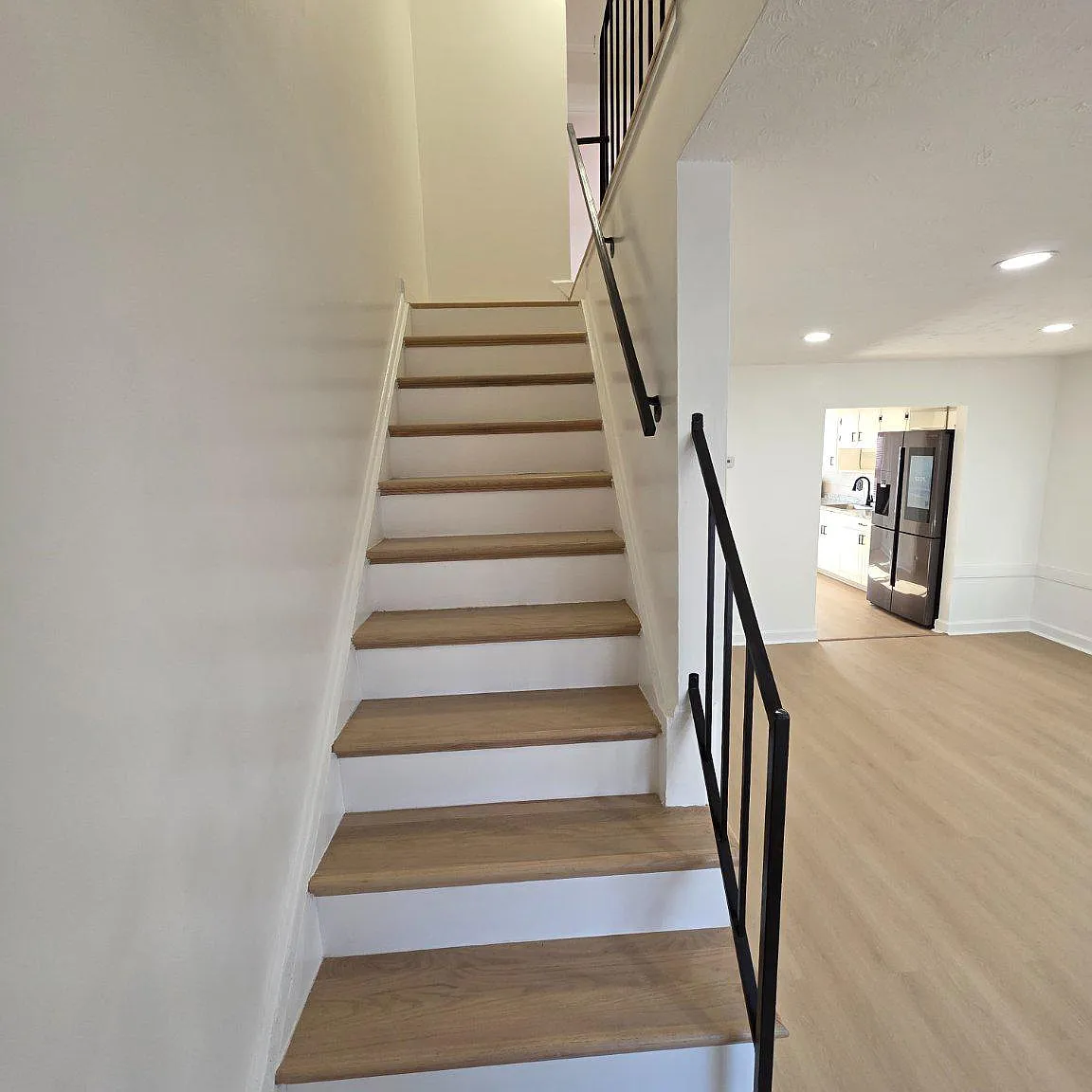 Warfield Condominium — Photo 2
