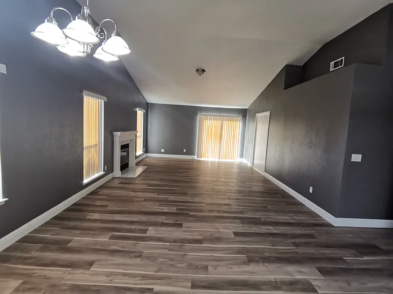 881 W Mount Diablo Ave — Photo 5