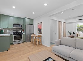 1022 3/4 Carol Dr, West Hollywood, CA