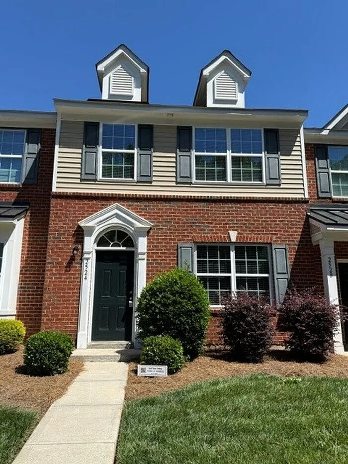 2 bed, 2.5 bath, 1320 sqft, $1,624 — Photo 1