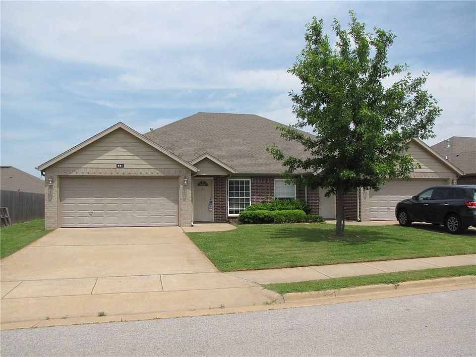 1st image of 933 Oak Crossing Dr