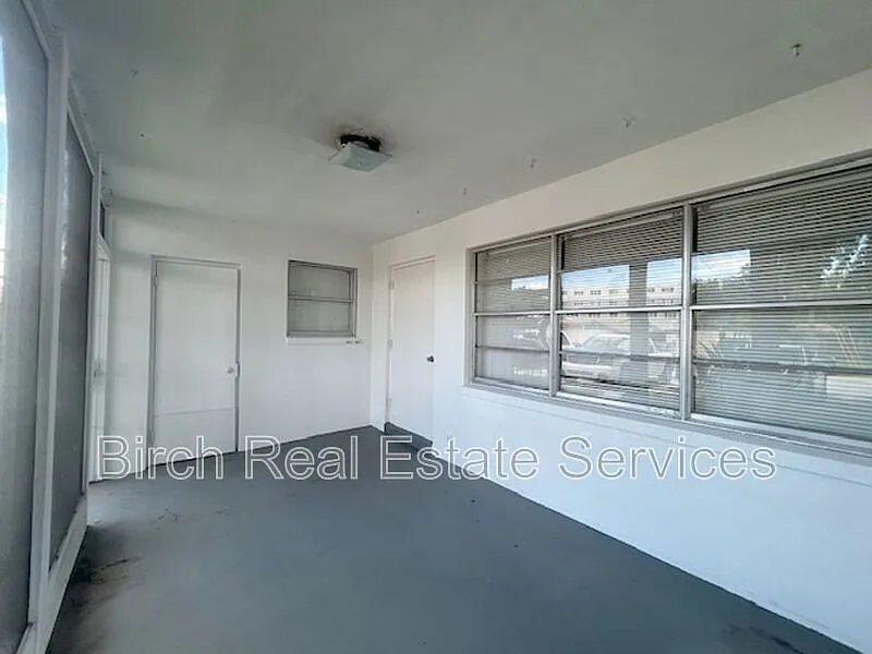 2 bed, 1.0 bath, 750 sqft, $1,350 — Photo 2