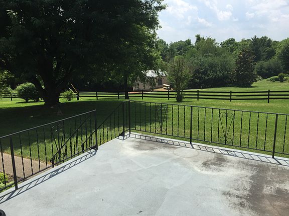 4th image of 607 Lexington Dr