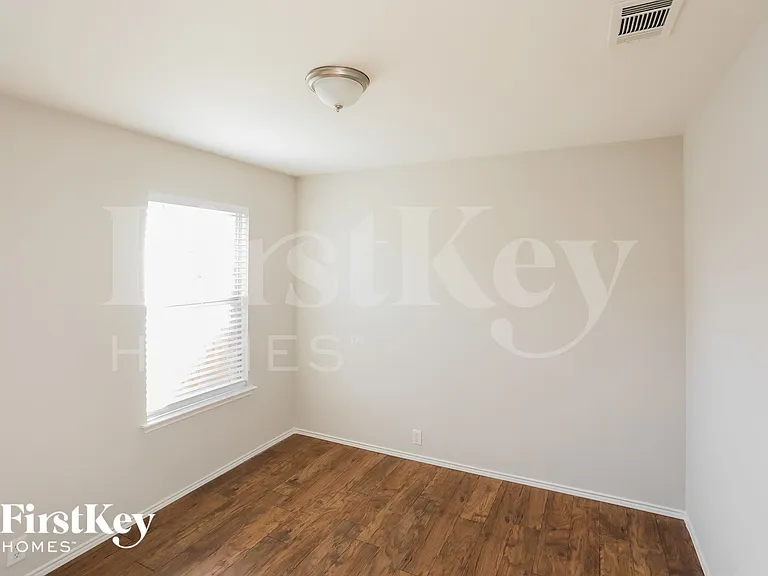316 Meagan St — Photo 12