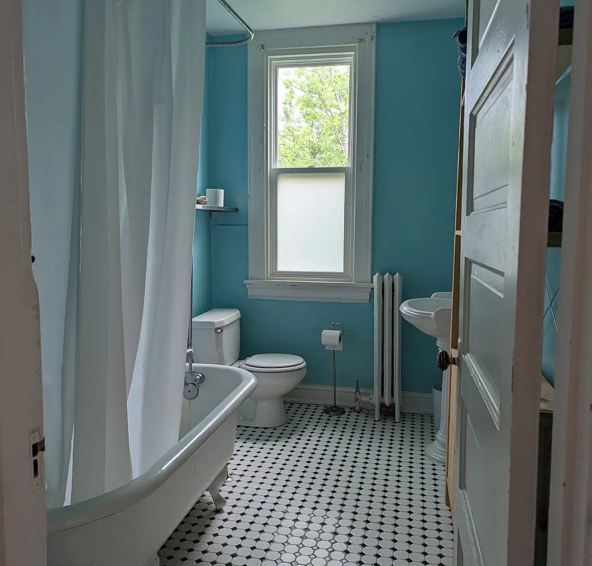 3 bed, 1400 sqft, $2,650 — Photo 3