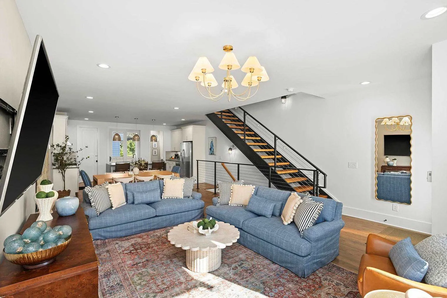 4 bed, 4.0 bath, 2497 sqft, $6,029 — Photo 2