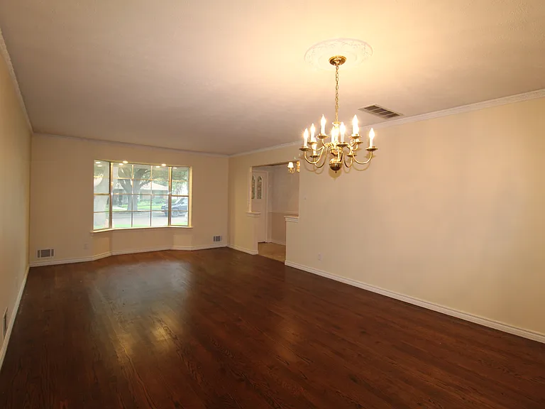 10146 Coveridge Dr — Photo 2