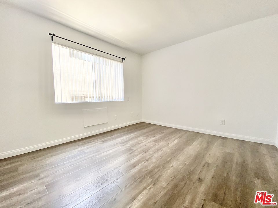 2nd image of 833 S Berendo St #105A