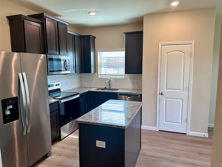 314 Foster Ln — Photo 3