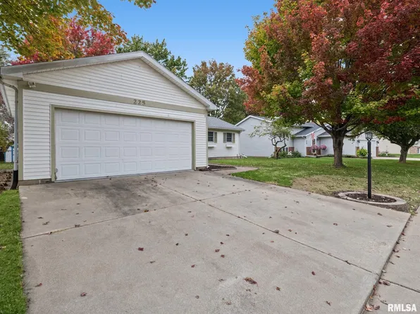 225 N Louise St, Chillicothe, IL 61523