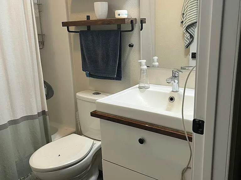 Full Bathroom